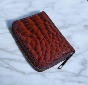 کیف جا کارتی چرمی دور زیپ قهوه ای تیره طرحدار