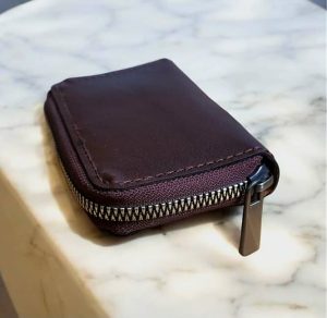 کیف جا کارتی چرمی دور زیپ گاوی قهوه ای تیره