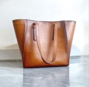 کیف چرم دست دوز رو دوشی زنانه عسلی